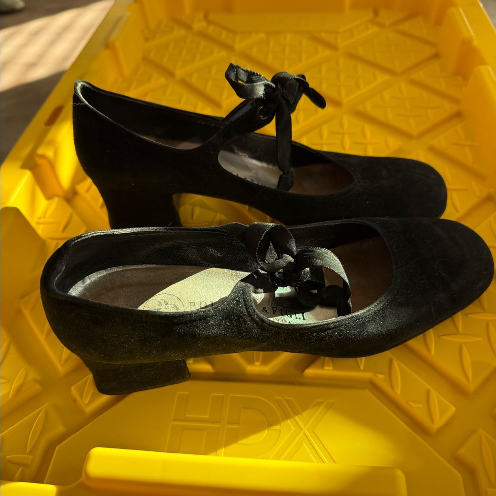 Vintage Made in Italy suede pumps